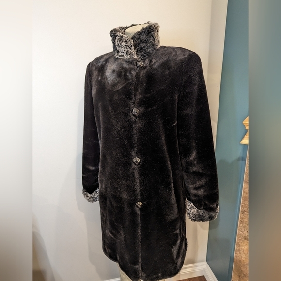 NOVELTI Black Modacrylic Luxury Cuddly Soft Faux Fur Coat. Size 5/6 - Picture 4 of 13